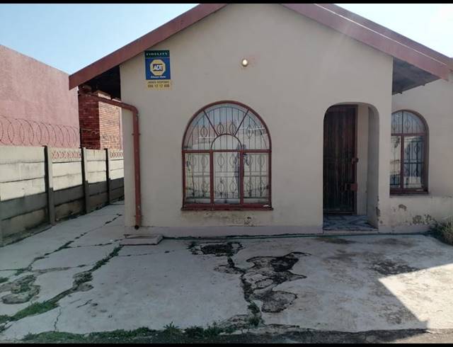 3 BEDROOM HOUSE FOR SALE IN DOBSONVILLE EXT 3